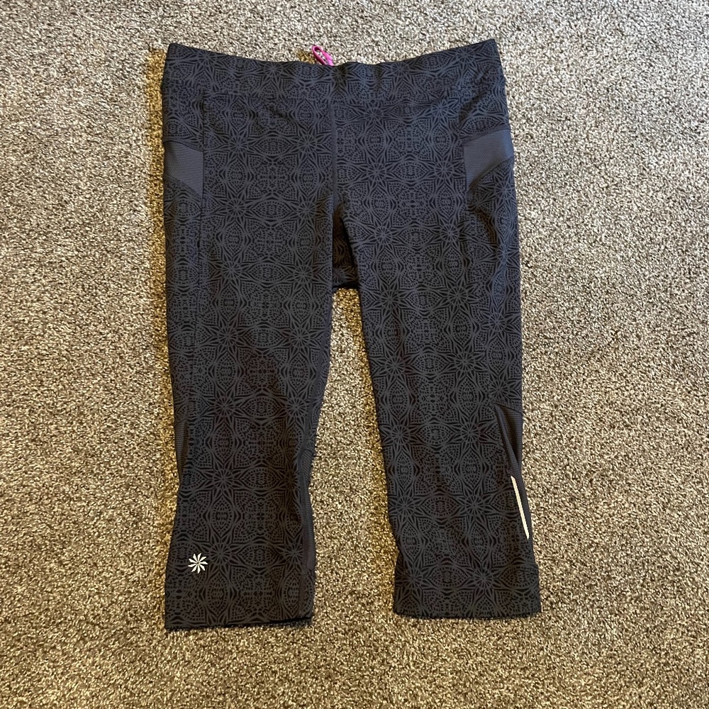 Athleta Black and Gray Pattern Leggings Sz Medium